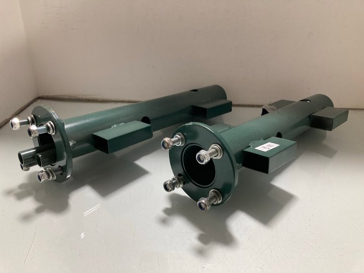 Lot 365  
            Marchington SR14 - Parcel Delivery Only 

                
2 X METAL SUPPORT POSTS: LOCATION - A15