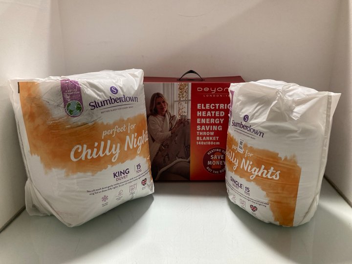 Lot 366  
            Marchington SR14 - Parcel Delivery Only 

                
3 X ASSORTED SOFT FURNISHINGS TO INCLUDE SLUMBERDOWN CHILLY NIGHTS KINGSIZE 15 TO...