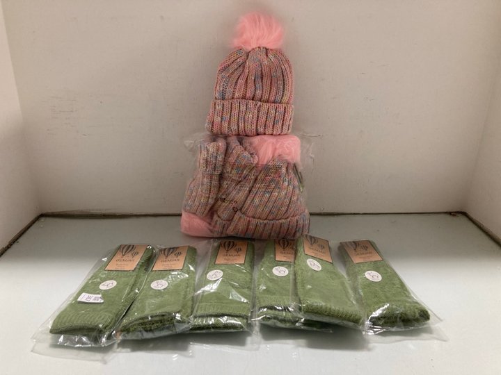 Lot 367  
            Marchington SR14 - Parcel Delivery Only 

                
QTY OF GEMJAR REALLY COZY GLOVES IN GREEN - ONE SIZE TO INCLUDE QTY OF MOUNTAIN W...