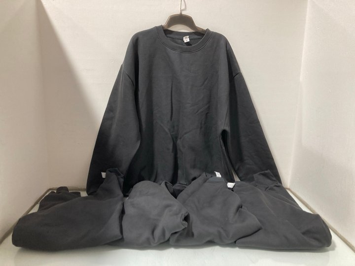 Lot 385  
            Marchington SR14 - Parcel Delivery Only 

                
5 X AWDIS CREWNECK SWEATERS IN GREY - UK XL: LOCATION - A16