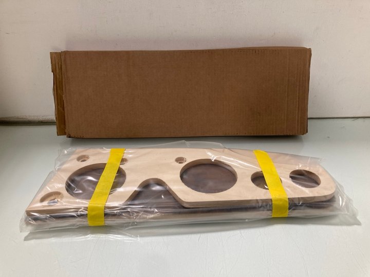 Lot 401  
            Marchington SR14 - Parcel Delivery Only 

                
AUSTIN HEALEY WOODEN LEFTHAND DASH IN WALNUT - MODEL: DAS146 - ORIGINAL RRP £255....