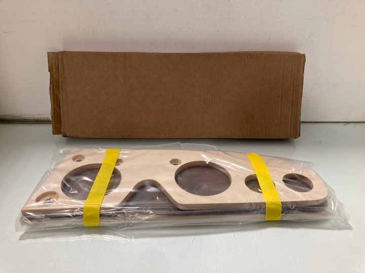 Lot 405  
            Marchington SR14 - Parcel Delivery Only 

                
AUSTIN HEALEY WOODEN LEFTHAND DASH IN WALNUT - MODEL: DAS146 - ORIGINAL RRP £255....