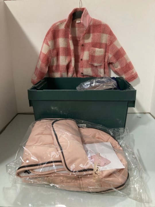 Lot 415  
            Marchington SR14 - Parcel Delivery Only 

                
QTY OF ASSORTED KIDS CLOTHING IN VARIOUS SIZES TO INCLUDE NEW LOOK BROOKE HIGH WA...