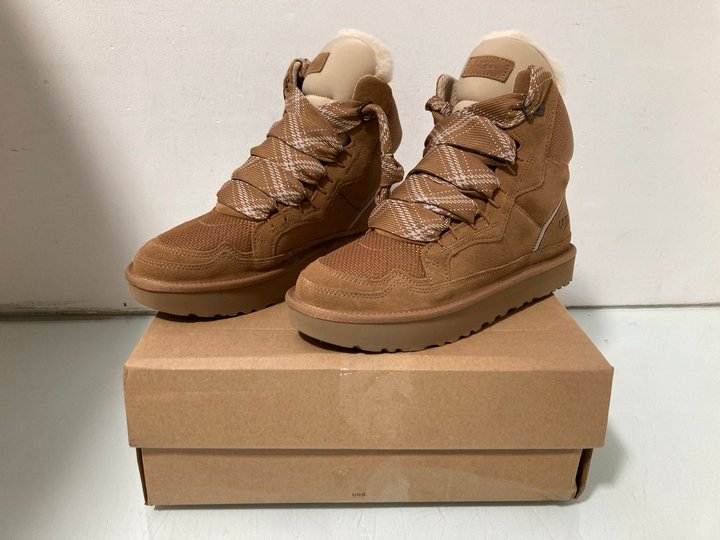 Lot 417  
            Marchington SR14 - Parcel Delivery Only 

                
UGG WOMEN'S HIGHMEL HIGH TOP SNEAKERS IN CHESTNUT - UK 8 - ORIGINAL RRP £150: LOC...