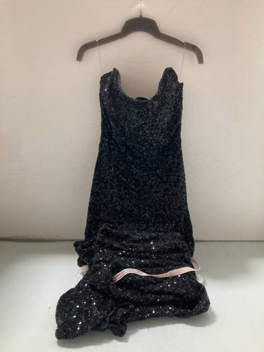 Lot 422  
            Marchington SR14 - Parcel Delivery Only 

                
2 X OH POLLY JASELLE EMBELLISHED CORSET GOWNS IN BLACK - UK SIZES 10 & 12 - COMBI...