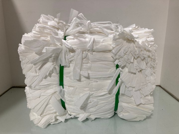 Lot 470  
            Marchington SR14 - Parcel Delivery Only 

                
QTY OF WHITE MICROFIBER STRIPS: LOCATION - B20