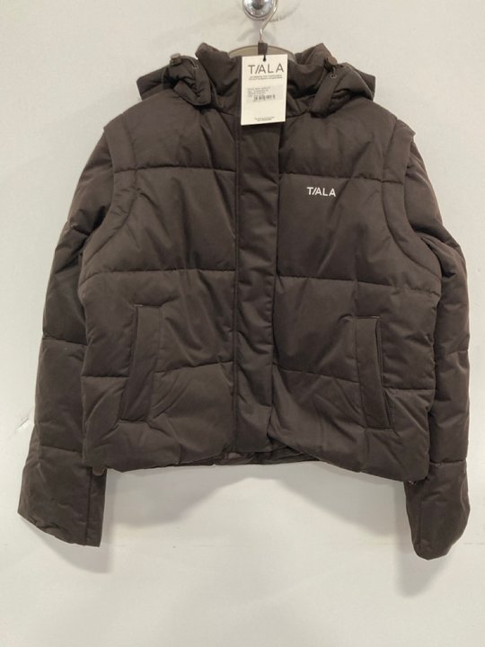 Lot 47  
            Marchington SR14 - Parcel Delivery Only 

                
T/ALA 2.0 STORM JACKET - AMERICANO - XS - ORIGINAL RRP £169: LOCATION - BOOTSH
