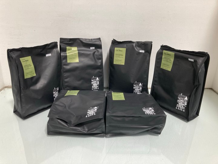Lot 490  
            Marchington SR14 - Parcel Delivery Only 

                
6 X ORIGIN LOS ALTOS ROASTED HAZELNUT, PRUNE AND GREEN APPLE WHOLE COFFEE BEANS -...