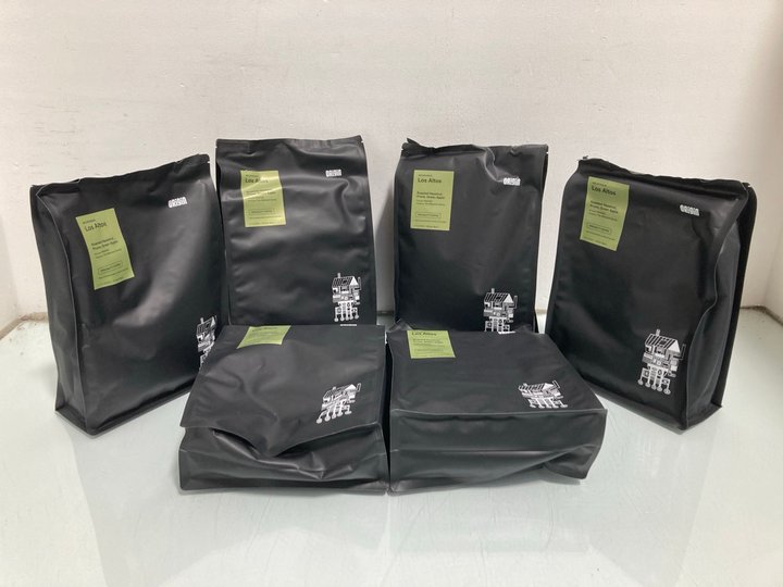 Lot 492  
            Marchington SR14 - Parcel Delivery Only 

                
6 X ORIGIN LOS ALTOS ROASTED HAZELNUT, PRUNE AND GREEN APPLE WHOLE COFFEE BEANS -...