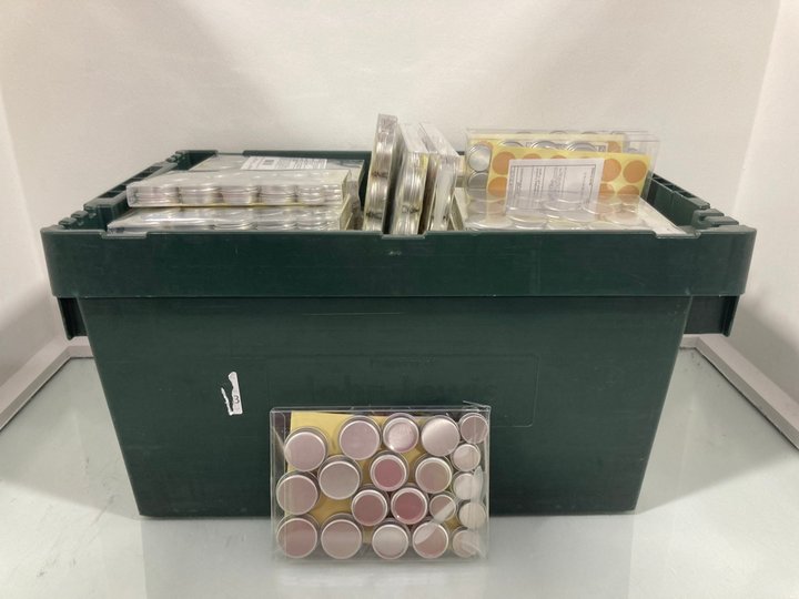 Lot 517  
            Marchington SR14 - Parcel Delivery Only 

                
QTY OF 20 PCS EMPTY ALUMINIUM COSMETIC CONTAINER POTS: LOCATION - B17