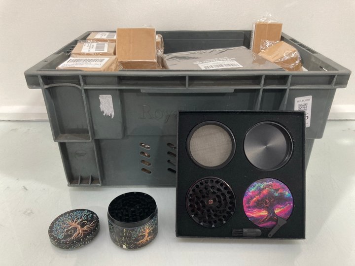 Lot 526  
            Marchington SR14 - Parcel Delivery Only 

                
QTY OF ASSORTED HERB GRINDERS: LOCATION - B17