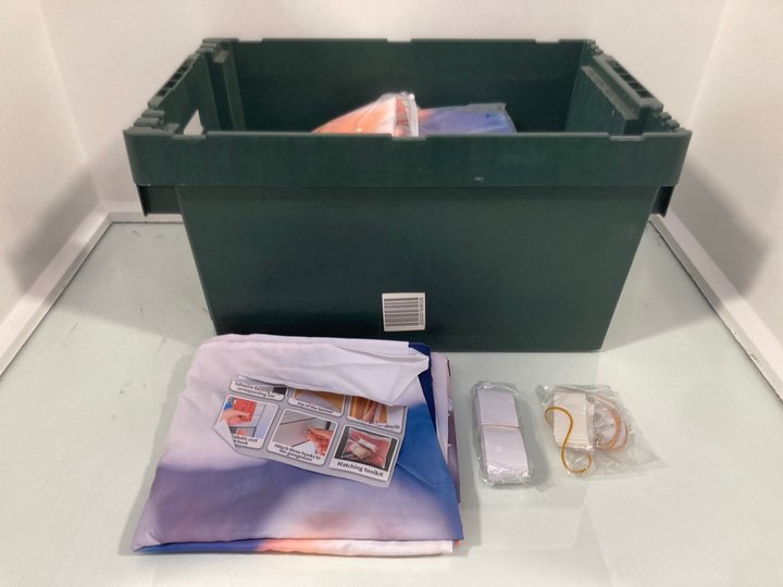 Lot 531  
            Marchington SR14 - Parcel Delivery Only 

                
QTY OF CHRISTMAS GARAGE DOOR BANNER - SIZE 240CM X 210CM: LOCATION - B17