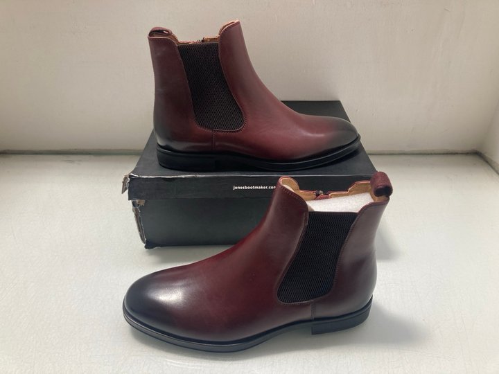 Lot 55  
            Marchington SR14 - Parcel Delivery Only 

                
JONES BOOTSMAKER GIBSON BURGUNDY LEATHER BOOTS UK SIZE 9 - ORIGINAL RRP £140: LOC...