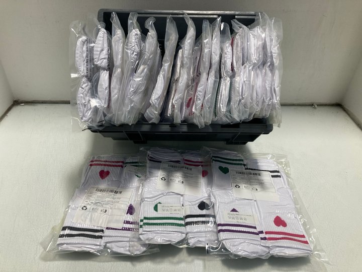 Lot 625  
            Marchington SR14 - Parcel Delivery Only 

                
QTY OF ZUIMEI PACK OF 4 WOMENS COTTON SOCKS SIZE 5 - 8: LOCATION - B12