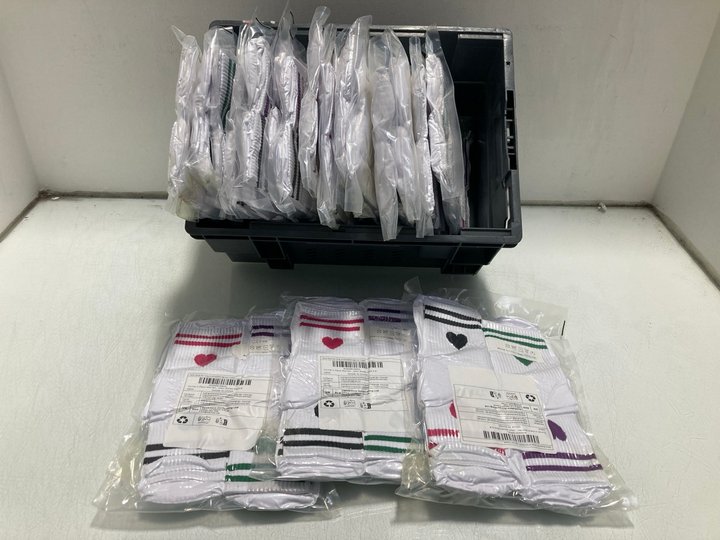 Lot 629  
            Marchington SR14 - Parcel Delivery Only 

                
QTY OF ZUIMEI PACK OF 4 WOMENS COTTON SOCKS SIZE 5 - 8: LOCATION - B12