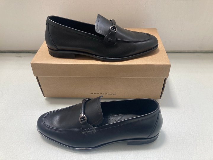 Lot 63  
            Marchington SR14 - Parcel Delivery Only 

                
JONES BOOTSMAKER RAUL BLACK LEATHER LOAFERS UK SIZE 7 - ORIGINAL RRP £99: LOCATIO...