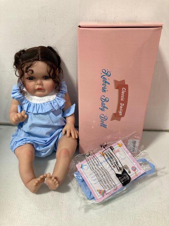 Lot 647  
            Marchington SR14 - Parcel Delivery Only 

                
2 X CLASSIC DESIGN REBORN BABY DOLLS: LOCATION - B11