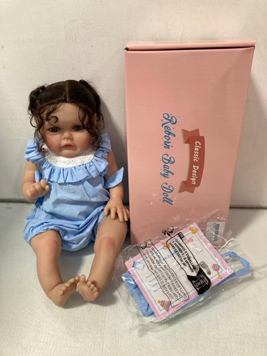Lot 649  
            Marchington SR14 - Parcel Delivery Only 

                
2 X CLASSIC DESIGN REBORN BABY DOLLS: LOCATION - B11