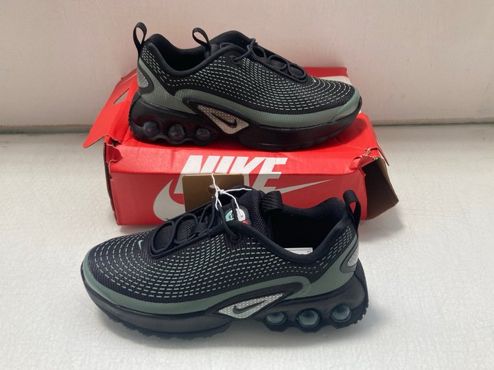 Lot 64  
            Marchington SR14 - Parcel Delivery Only 

                
CHILDRENS NIKE AIR MAX DN TRAINERS IN BLACK/CLAY GREEN UK SIZE 2 - ORIGINAL RRP £...