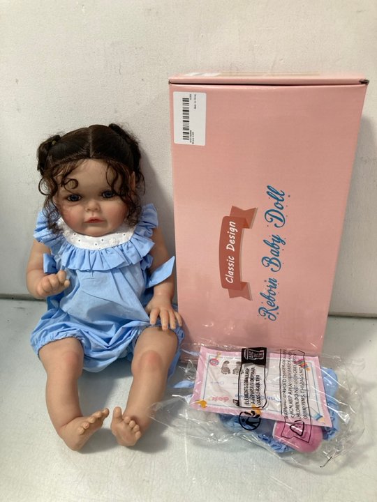 Lot 656  
            Marchington SR14 - Parcel Delivery Only 

                
2 X CLASSIC DESIGN REBORN BABY DOLLS: LOCATION - B11