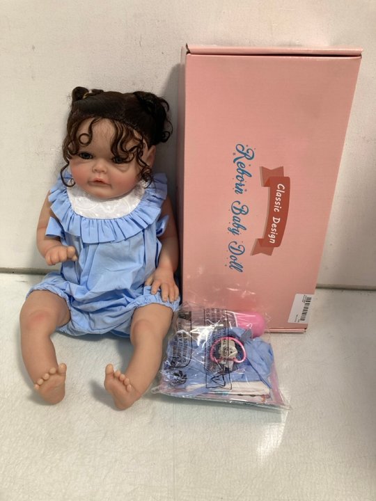 Lot 660  
            Marchington SR14 - Parcel Delivery Only 

                
2 X CLASSIC DESIGN REBORN BABY DOLLS: LOCATION - B10