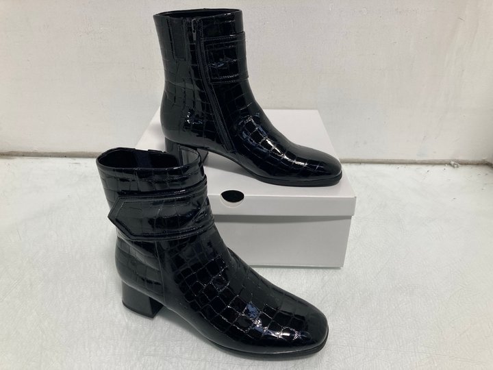 Lot 693  
            Marchington SR14 - Parcel Delivery Only 

                
GABOR PATENT CROC - EMBOSSED ANKLE BOOTS UK SIZE 4.5: LOCATION - B8