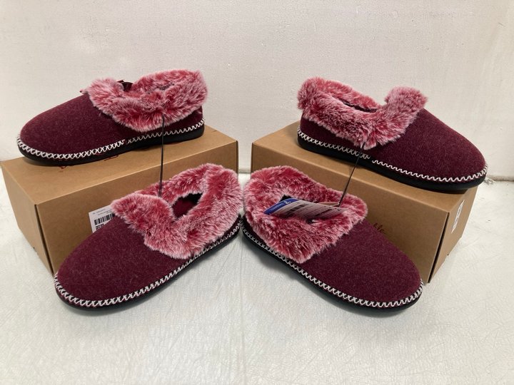 Lot 696  
            Marchington SR14 - Parcel Delivery Only 

                
2 X EVERFOAM WOMENS MEMORY FOAM SLIPPERS IN BURGUNDY UK SIZE 7: LOCATION - B8