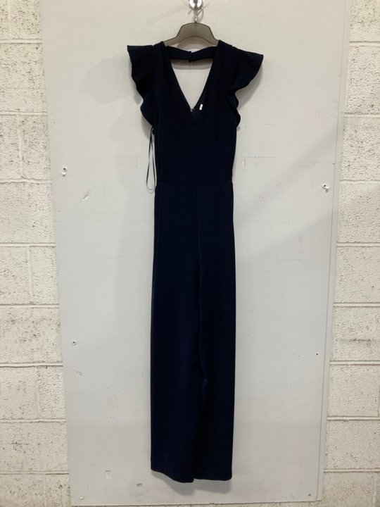 Lot 721  
            Marchington SR14 - Parcel Delivery Only 

                
PHASE EIGHT KALLIE FRILL JUMPSUIT IN NAVY - UK 12 - ORIGINAL RRP £139: LOCATION - B6