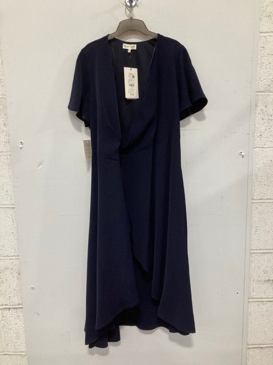 Lot 728  
            Marchington SR14 - Parcel Delivery Only 

                
PHASE EIGHT JULISSA WRAP DRESS IN NAVY - UK 14 - ORIGINAL RRP £129: LOCATION - B6