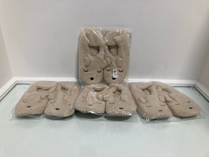 Lot 739  
            Marchington SR14 - Parcel Delivery Only 

                
4 X PAIRS OF WOMENS CUTE DOG PLUSH SLIPPERS IN NEUTRAL - SIZE LARGE: LOCATION - B5