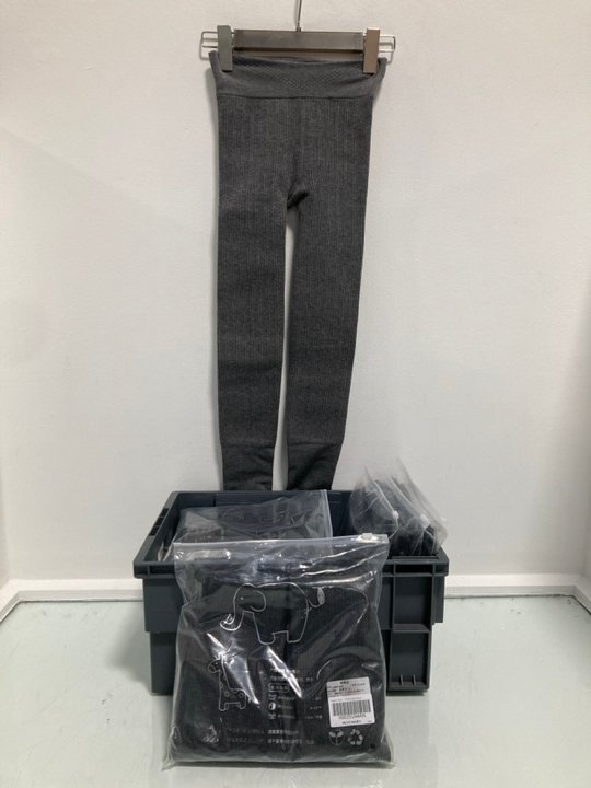 Lot 743  
            Marchington SR14 - Parcel Delivery Only 

                
QTY OF GIRLS WINTER WARM THICK TIGHTS IN GREY - SIZE XL: LOCATION - B5