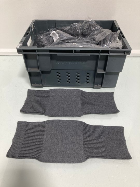 Lot 744  
            Marchington SR14 - Parcel Delivery Only 

                
QTY OF CASHMERE KNEE WARMERS IN GREY - SIZE 2XL: LOCATION - B5