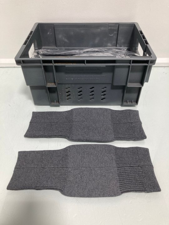 Lot 745  
            Marchington SR14 - Parcel Delivery Only 

                
QTY OF CASHMERE KNEE WARMERS IN GREY - SIZE XL: LOCATION - B5