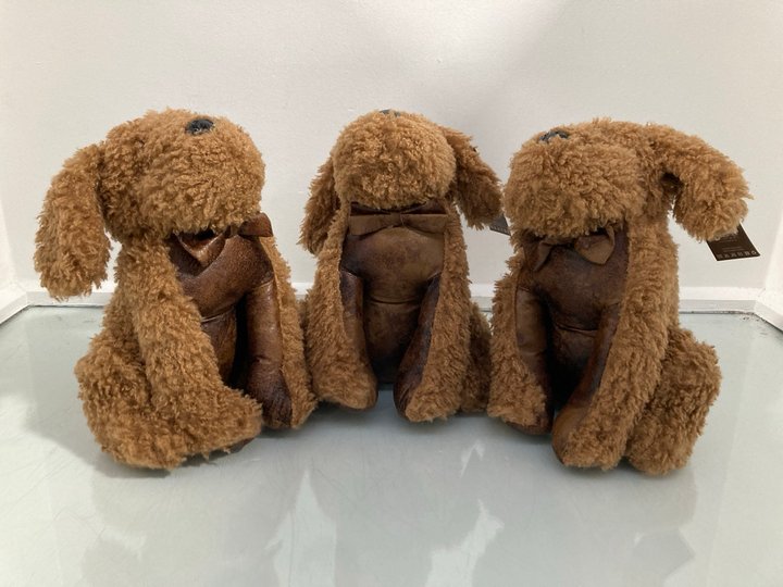 Lot 754  
            Marchington SR14 - Parcel Delivery Only 

                
3 X COCKAPOO FAUX LEATHER DOOR STOPS: LOCATION - B4