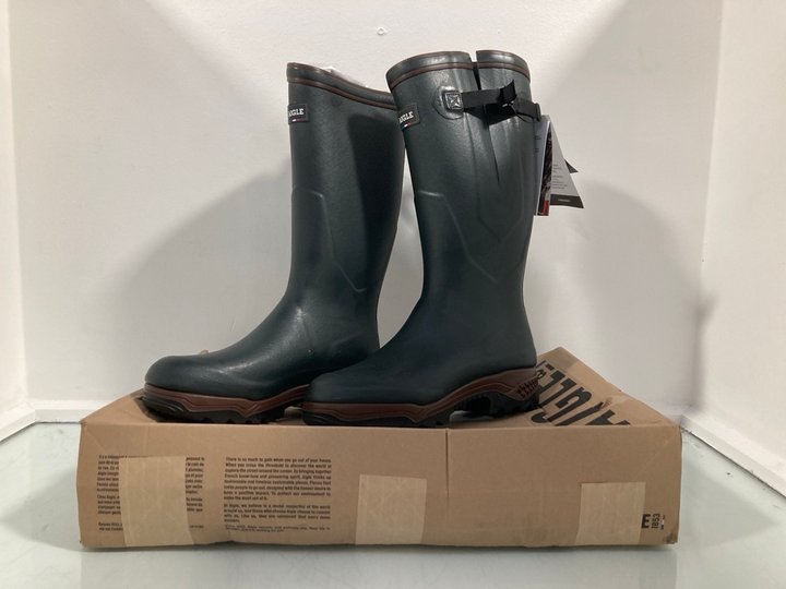 Lot 756  
            Marchington SR14 - Parcel Delivery Only 

                
AIGLE 1853 PARCOURS 2 ISO WELLINGTON BOOTS - FR SIZE 44 - BRONZE - ORIGINAL RRP £...