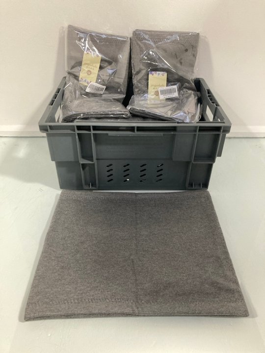 Lot 759  
            Marchington SR14 - Parcel Delivery Only 

                
QTY OF WAIST WARMERS IN GREY - SIZE 2XL: LOCATION - B4