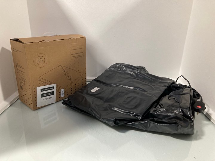 Lot 761  
            Marchington SR14 - Parcel Delivery Only 

                
ELECTRIC FLEECE OVERBLANKET - SIZE: 160CM X 120CM TO INCLUDE TRESPASS GO-FURTHER ...