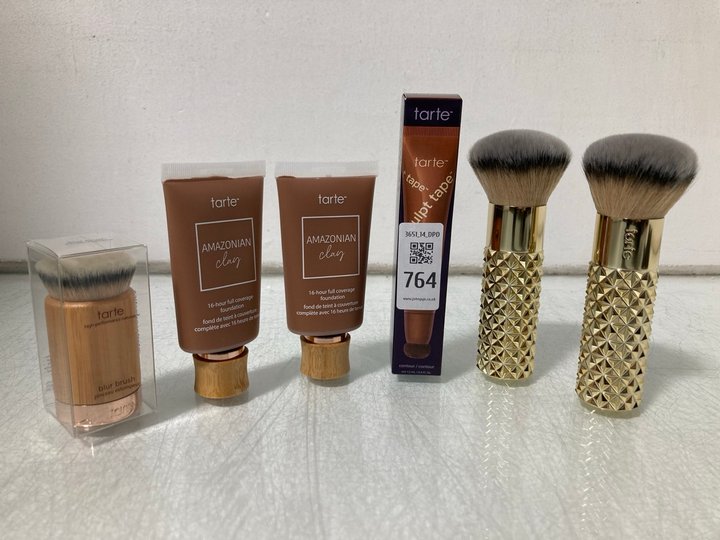 Lot 764  
            Marchington SR14 - Parcel Delivery Only 

                
6 X ASSORTED TARTE BEAUTY PRODUCTS TO INCLUDE 2 X AMAZONIAN CLAY 50ML 16-HOUR FUL...