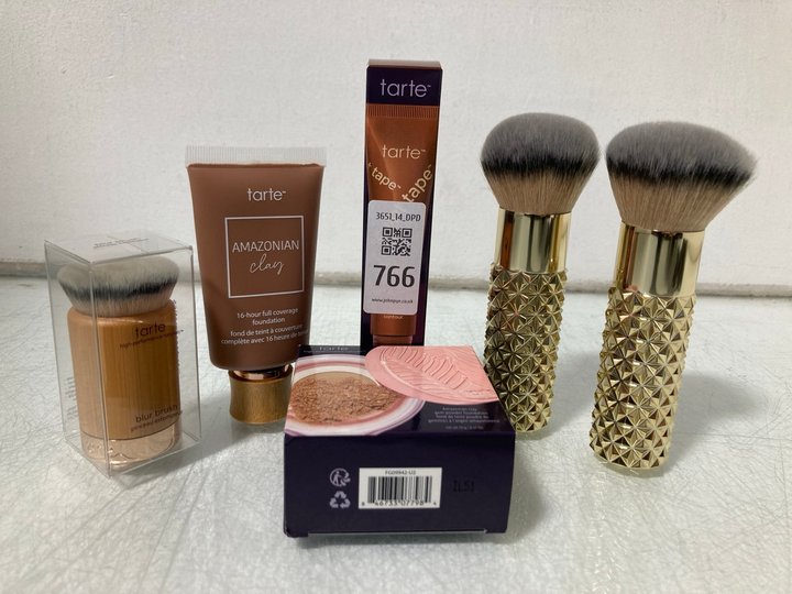 Lot 766  
            Marchington SR14 - Parcel Delivery Only 

                
6 X ASSORTED TARTE BEAUTY PRODUCTS TO INCLUDE AMAZONIAN CLAY 50ML 16-HOUR FULL CO...