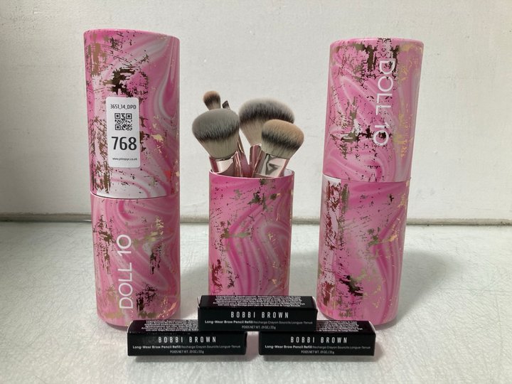 Lot 768  
            Marchington SR14 - Parcel Delivery Only 

                
3 X BOBBI BROWN LONG-WEAR BROW PENCIL REFILLS - SHADE: SLATE 9 TO INCLUDE 3 X SET...