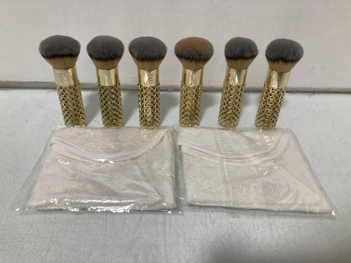 Lot 793  
            Marchington SR14 - Parcel Delivery Only 

                
6 X TARTE LIMITED EDITION BUFFER BRUSHES TO INCLUDE 2 X JUDITH WILLIAMS FACE CLOT...