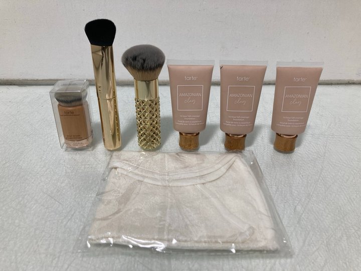 Lot 795  
            Marchington SR14 - Parcel Delivery Only 

                
7 X ASSORTED BEAUTY PRODUCTS & ACCESSORIES TO INCLUDE 3 X TARTE AMAZONIAN CLAY 50...