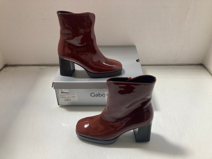 Lot 79  
            Marchington SR14 - Parcel Delivery Only 

                
GABOR BURGUNDY LEATHER ANKLE BOOTS UK SIZE 4.5: LOCATION - A2