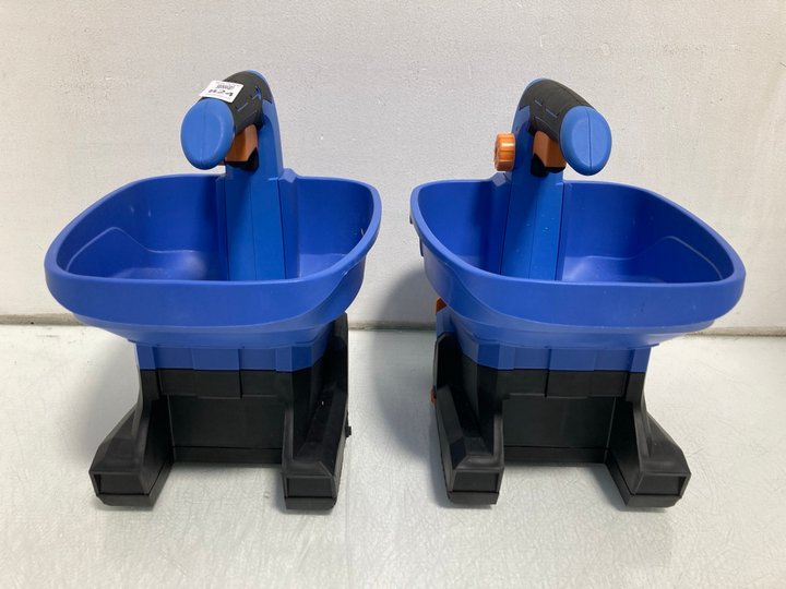 Lot 824  
            Marchington SR14 - Parcel Delivery Only 

                
2 X BUILD-CRAFT 7.2V POWER SPREADERS: LOCATION - B2