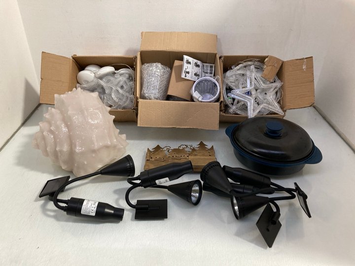 Lot 825  
            Marchington SR14 - Parcel Delivery Only 

                
QTY OF ASSORTED HOUSEHOLD ITEMS/DECOR TO INCLUDE COOKS ESSENTIALS SPEED DRUM GRAT...