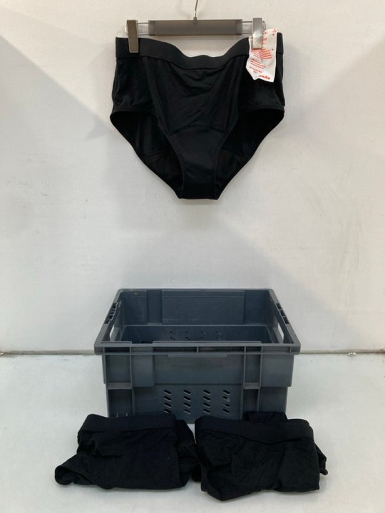 Lot 850  
            Marchington SR14 - Parcel Delivery Only 

                
QTY OF JUDE WOMENS INCONTINENCE PANTS IN BLACK - VARIOUS SIZES: LOCATION - B1