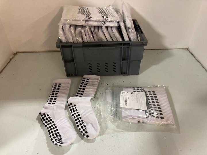 Lot 885  
            Marchington SR14 - Parcel Delivery Only 

                
QTY OF ZUIMEI 3 PAIRS OF SPORTS GRIP SOCKS IN WHITE (SIZE NOT SHOWN): LOCATION - C2