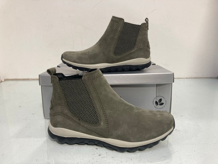 Lot 898  
            Marchington SR14 - Parcel Delivery Only 

                
GABOR ZIP-UP BOOTS IN GREEN - UK 4.5: LOCATION - C3