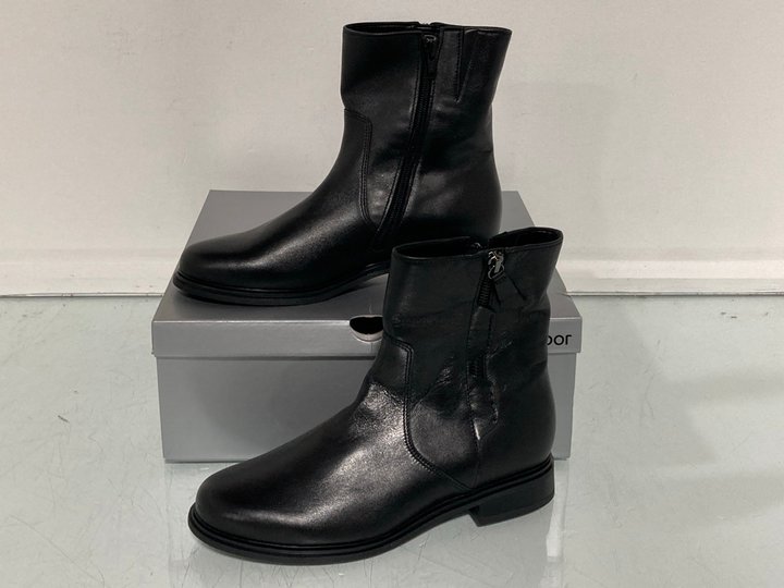 Lot 911  
            Marchington SR14 - Parcel Delivery Only 

                
GABOR ZIP-UP LEATHER BOOTS IN BLACK - UK 4.5: LOCATION - C4