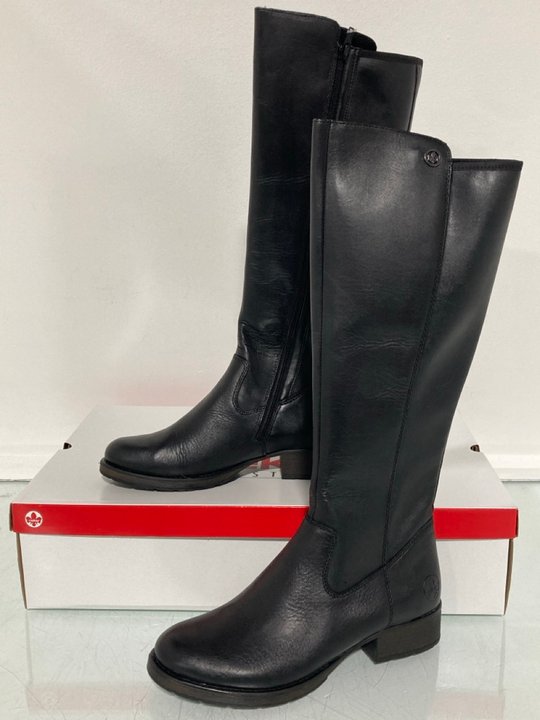 Lot 912  
            Marchington SR14 - Parcel Delivery Only 

                
RIEKER ZIP FLEECE LINED KNEE-HIGH BOOTS IN BLACK - UK 6: LOCATION - C4